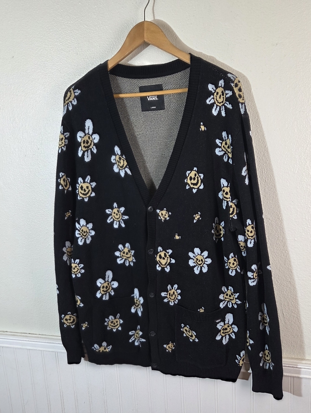 Vans Men’s Large Black Smiley Daisy Cardigan Sweater Cotton V Neck Button Front - Picture 2 of 13